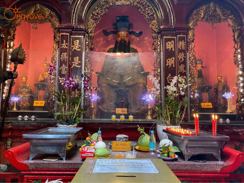 Những Tiêu Chí Cần Lưu Ý Khi Thuê Hướng dẫn viên tại Chùa Ngọc Hoàng (Phước Hải Tự) TPHCM