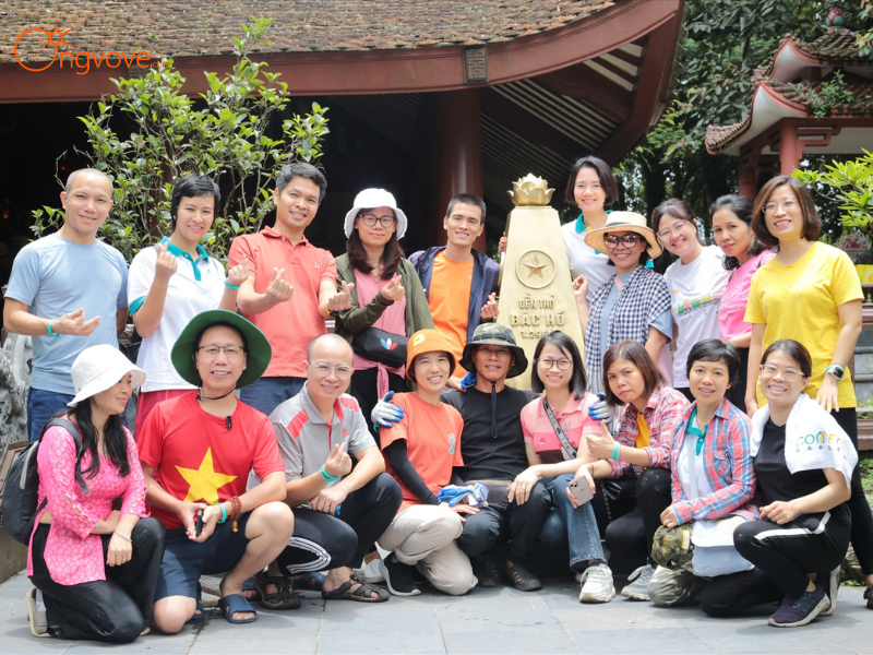 Hành trình lên Đền thờ Bác Hồ và Đỉnh Vua