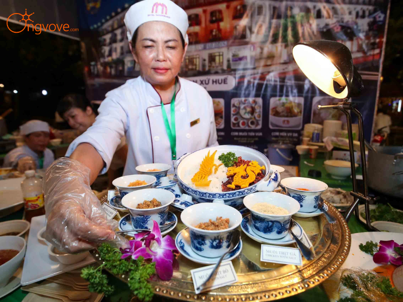 Buổi Tối: "Vỗ Về Vị Giác" Với Bữa Tiệc Ẩm Thực Địa Phương Đậm Đà