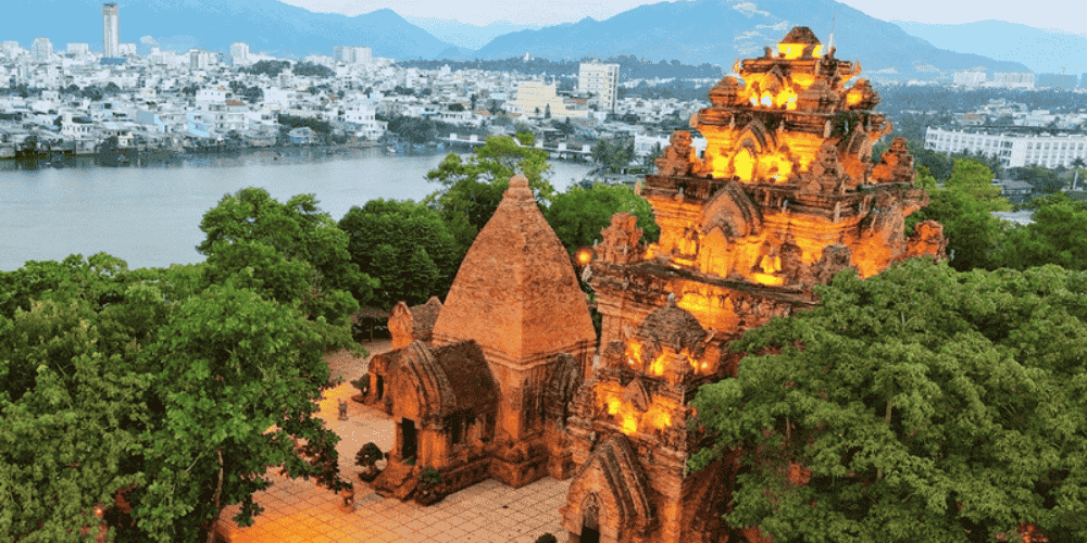 Tháp Bà Ponagar - Di Tích Lịch Sử Nổi Tiếng Ở Nha Trang