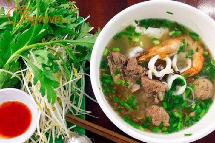 Hủ tiếu mực Tư Hường