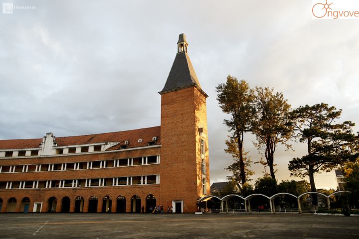 Khu vực tháp chuông