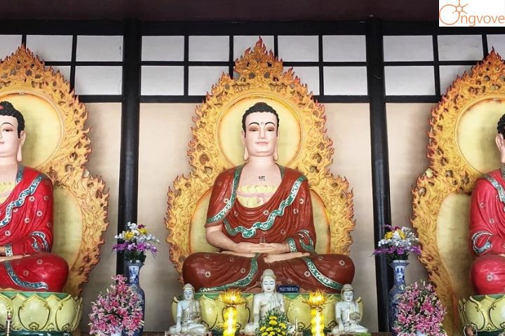 Khu chánh điện uy nghiêm