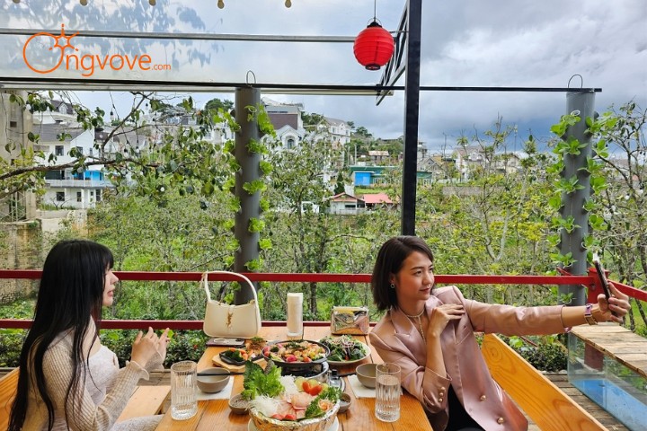 Nhà hàng Lá Thơm
