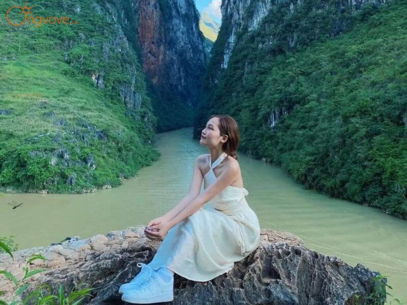 Khám Phá Hẻm Tu Sản Qua Dịch Vụ Du Lịch Tại Ong Vò Vẽ Travel