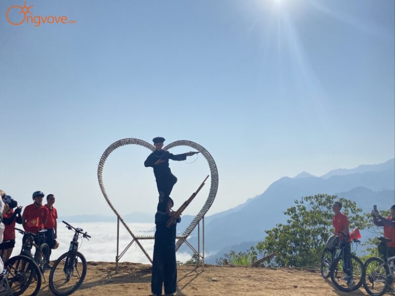 Dịch vụ du lịch Săn mây Đồn Đèn tại Ong Vò Vẽ Travel