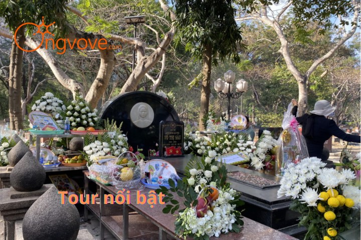 1. Tour nổi bật - Thăm mộ cô Sáu ở Côn Đảo lúc nửa đêm