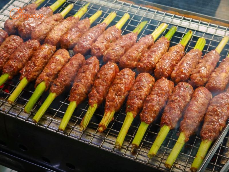 Món Ăn Vặt Nổi Tiếng Tại Chợ Hồ Thị Kỷ