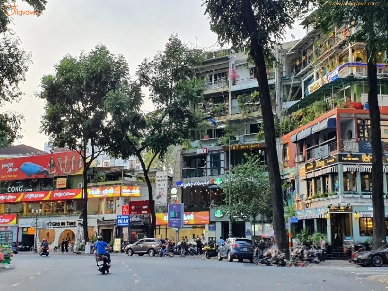 Hồ Con Rùa - "Thiên đường" ăn vặt hấp dẫn giới trẻ Sài Gòn