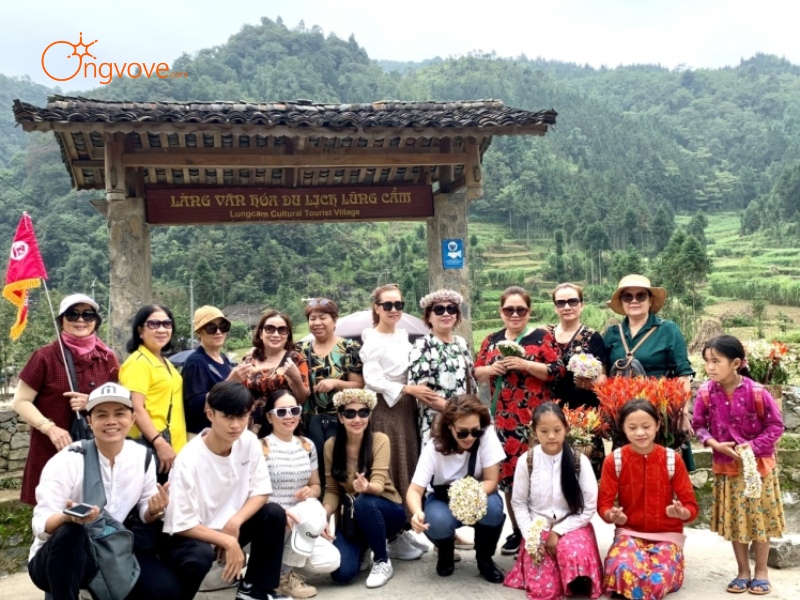 Tại Sao Bạn Cần Một Tour Guide Tú Lệ?