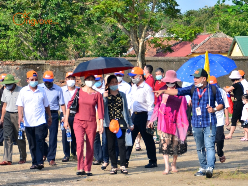 Tại Sao Bạn Cần Một Tour Guide Vĩnh Long?